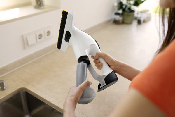 Акумулаторна стъклочистачка Karcher  WV 8 Signature Line