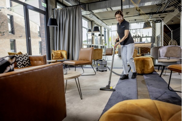Прахосмукачка за сухо изсмукване Karcher T 15/1