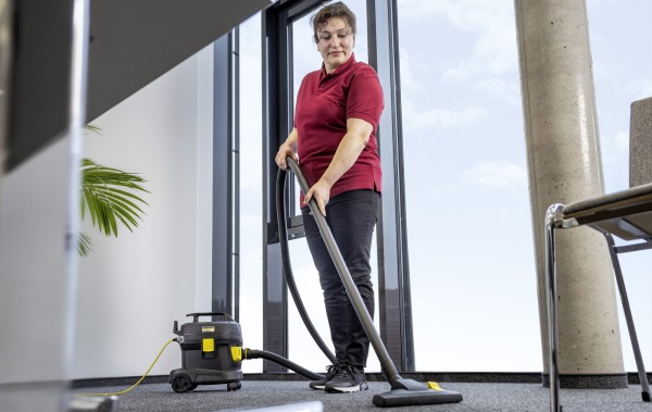 Прахосмукачка за сухо изсмукване Karcher T 11/1 Classic Adv Re!Plast Go!Further